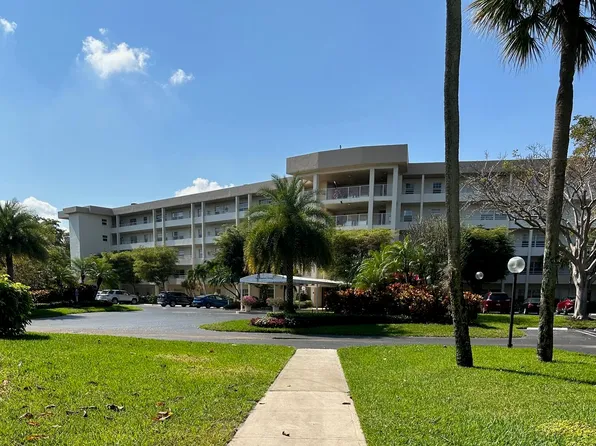 535 Oaks Drive Apt 402, Pompano Beach, FL 33069