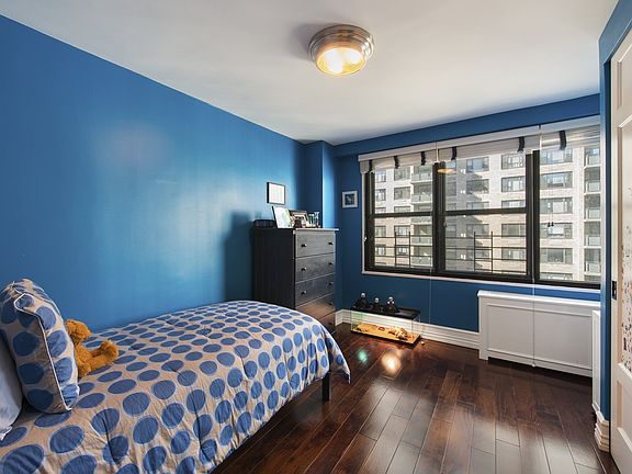 3rd image of 305 E 40th St #15DE