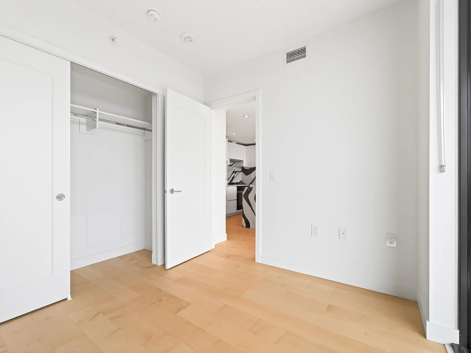 135 E 13th St — Photo 4
