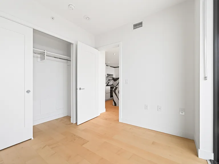 135 E 13th St #1301 — Photo 4