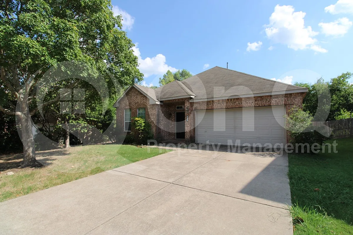3 bed, 2.0 bath, 2186 sqft, $2,350 — Photo 2