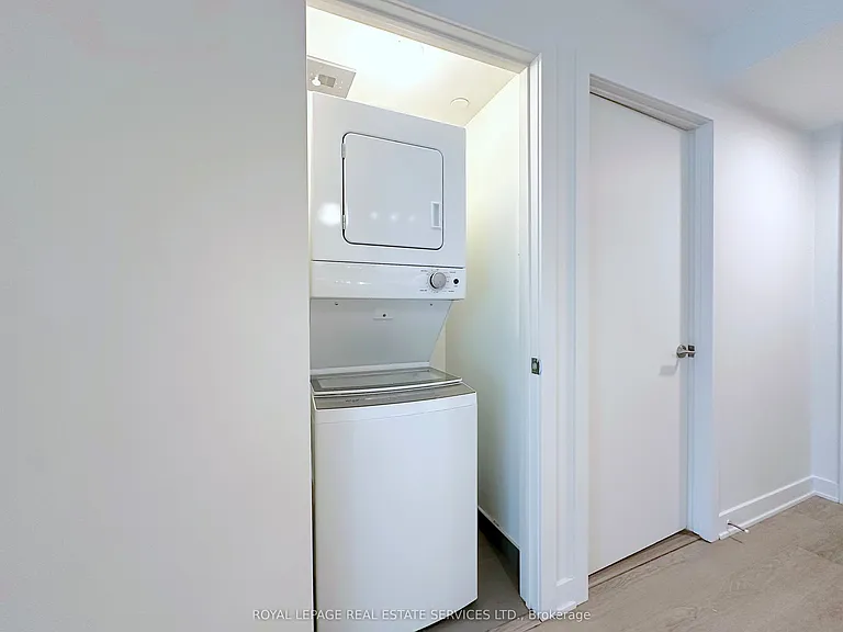 3385 Dundas St W #409 — Photo 9
