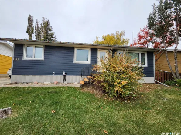 412 2nd Street N, Cabri, SK S0N 0J0