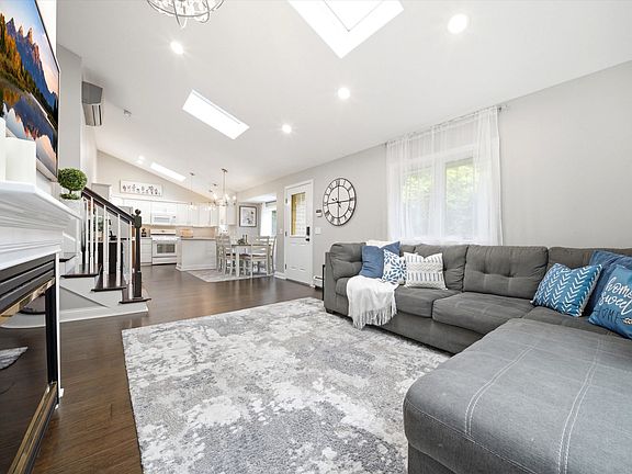 4th image of 107 Hackett Hill Road