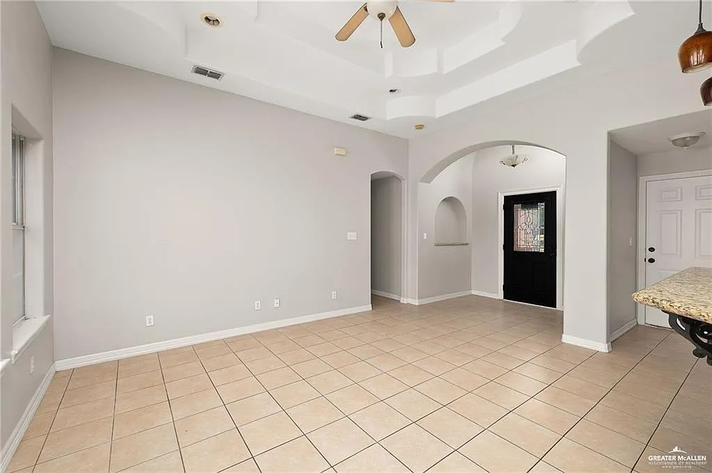 3 bed, 2.0 bath, 1632 sqft, $1,500 — Photo 3