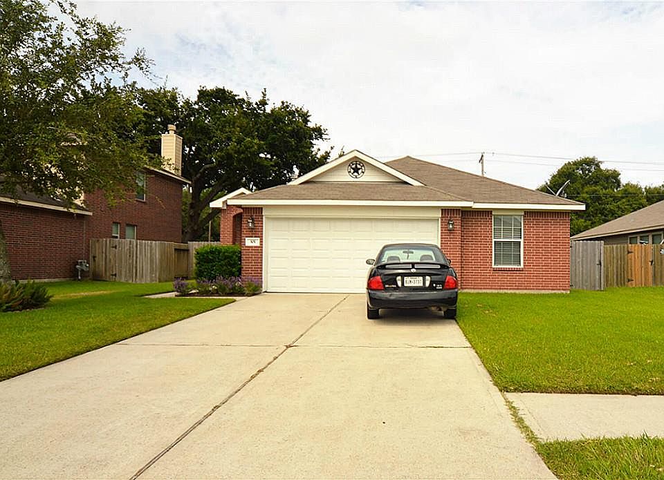 1st image of 101 N Heritage Oaks Dr