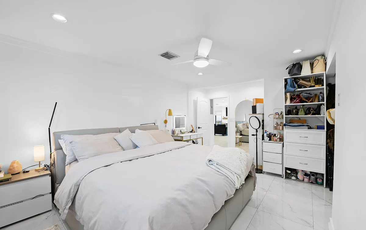 3 bed, 2.0 bath, 1647 sqft, $5,500 — Photo 3