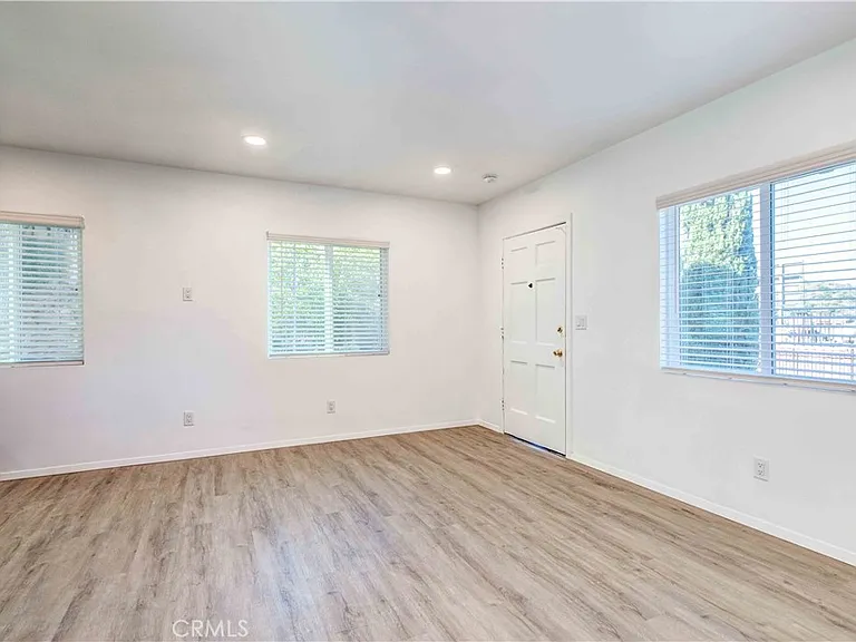10108 Fernglen Ave — Photo 4