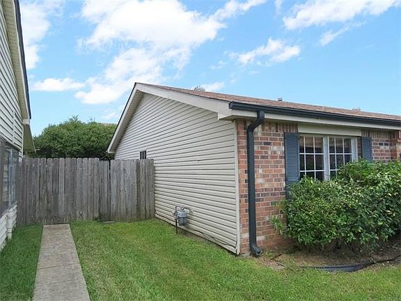 2nd image of 3832 Deercreek Ln
