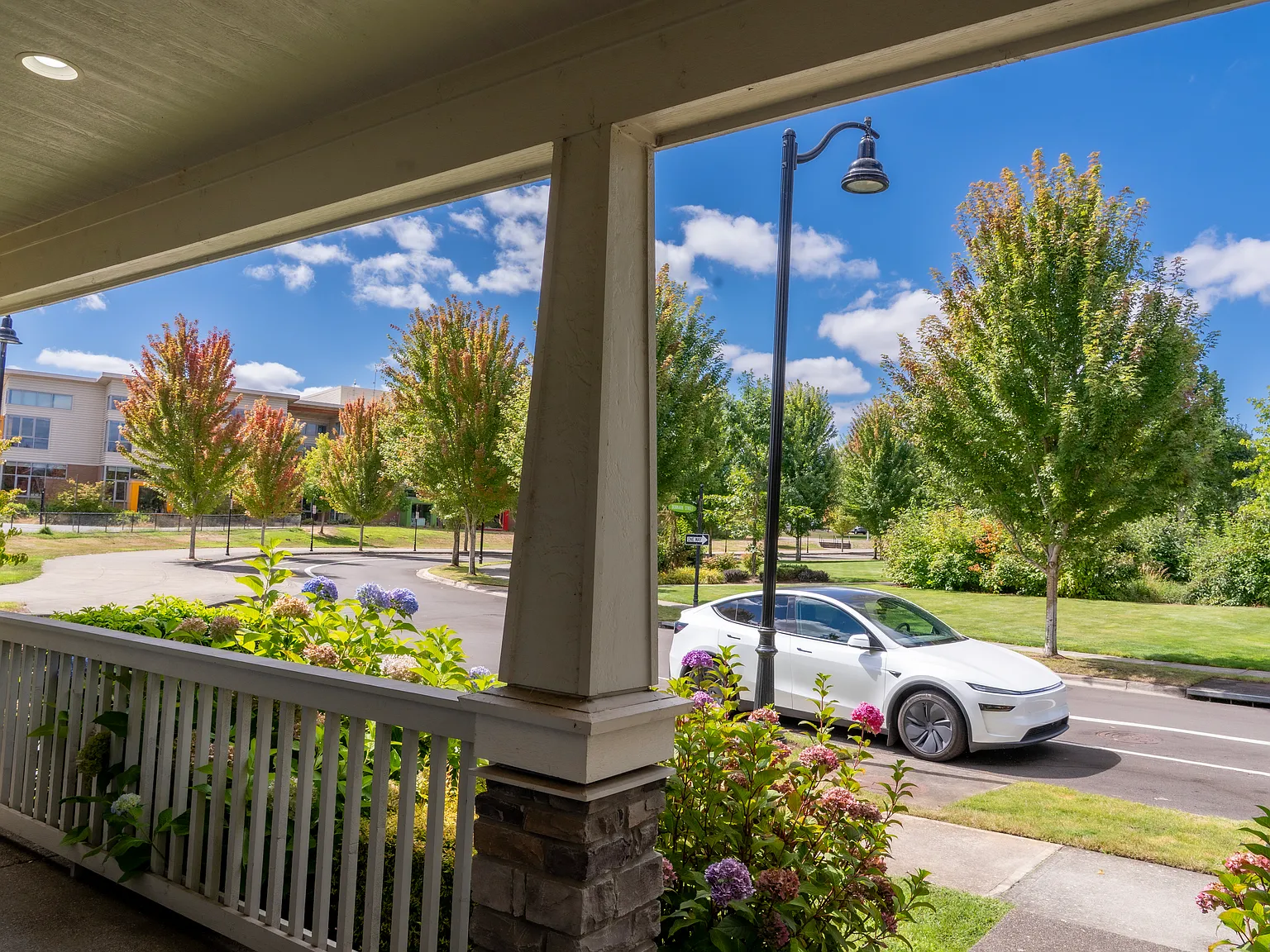 4 bed, 2.5 bath, 2018 sqft, $3,295 — Photo 4