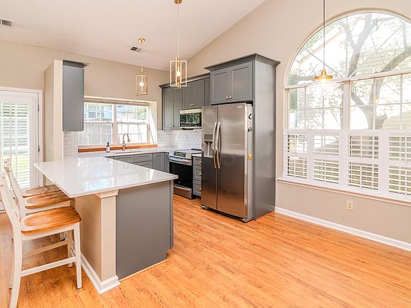 2nd image of 2202 Stonewood Ln