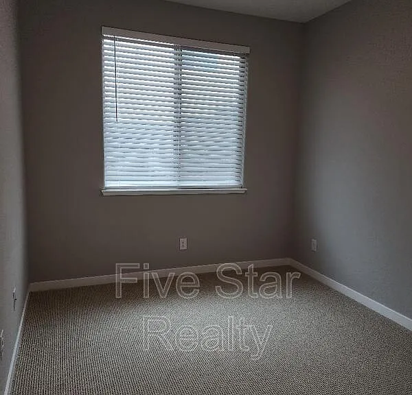 2203 Woodlet St — Photo 10
