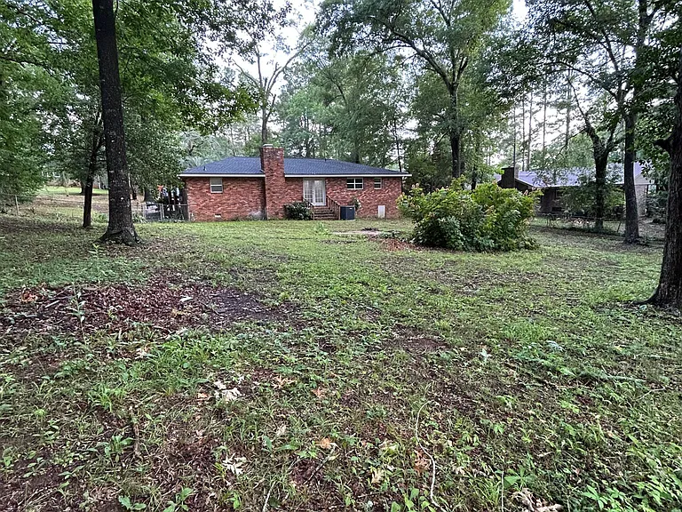 609 Sherwood Dr — Photo 2
