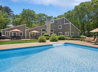 8 Indian Pipe Dr, Quogue, NY 11959