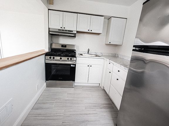 5th image of 3811 Berkley Ave #2