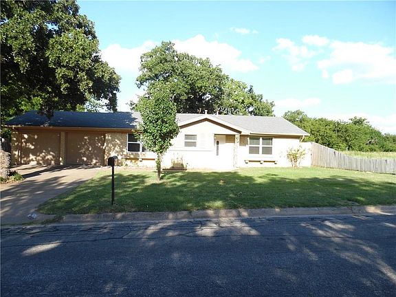 3rd image of 920 Barbara Ann Dr