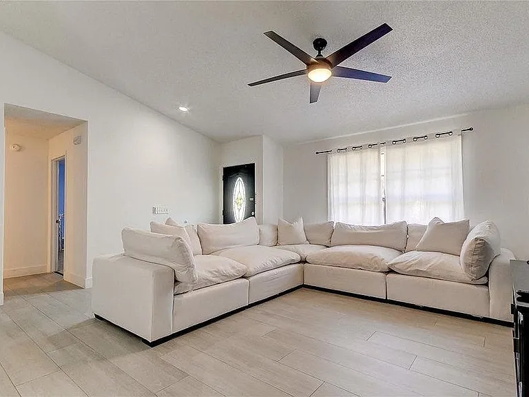 5212 Carey Rd — Photo 3