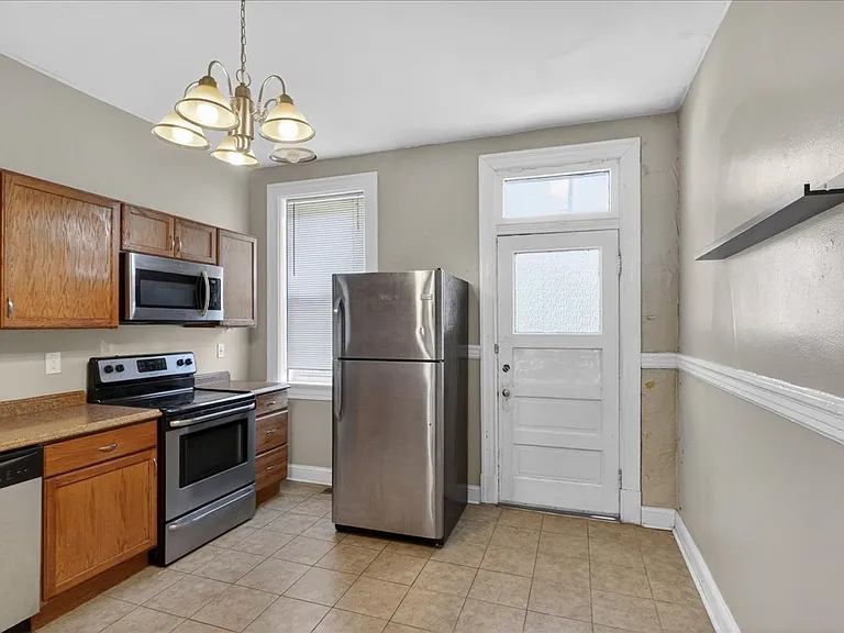 2303-2305 Russell Blvd #1F — Photo 14