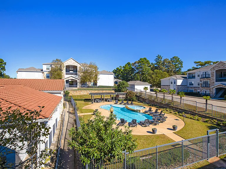 Stonebrook Apartments — Photo 36