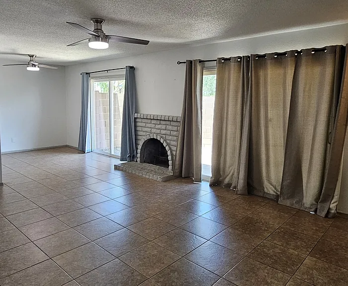 1622 W Village Way — Photo 3