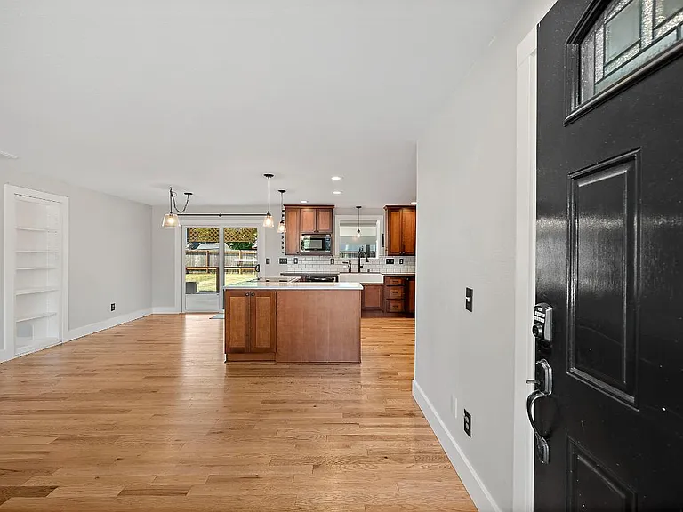 62 Queets St — Photo 3
