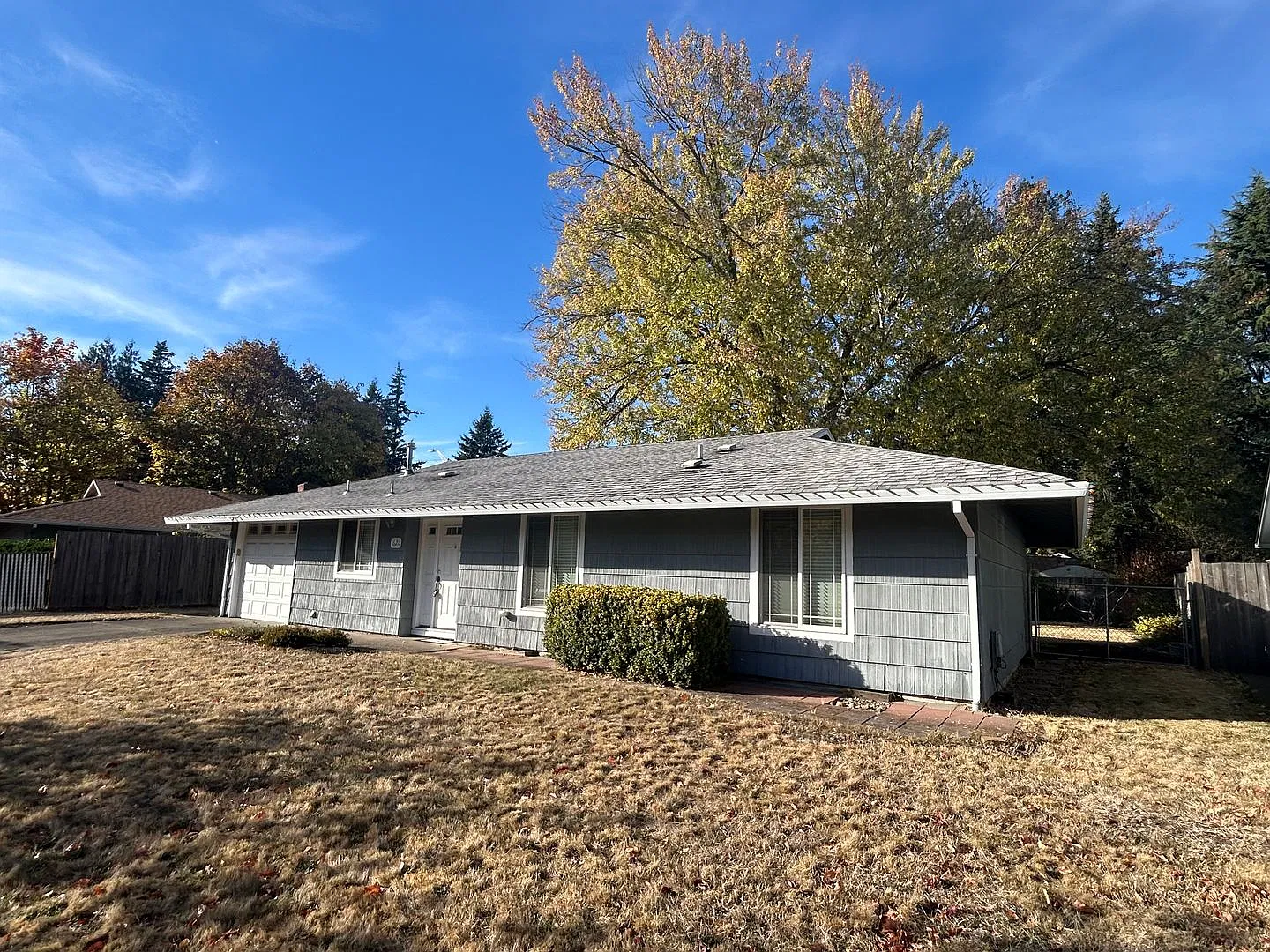 Spacious Ranch Style Home with Huge Fenced Backyard! — Photo 2