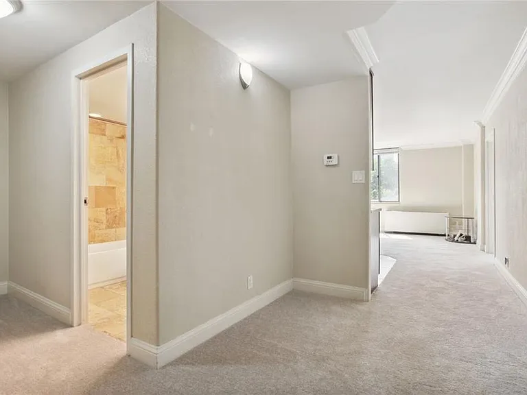 700 E 8th St #5B — Photo 6