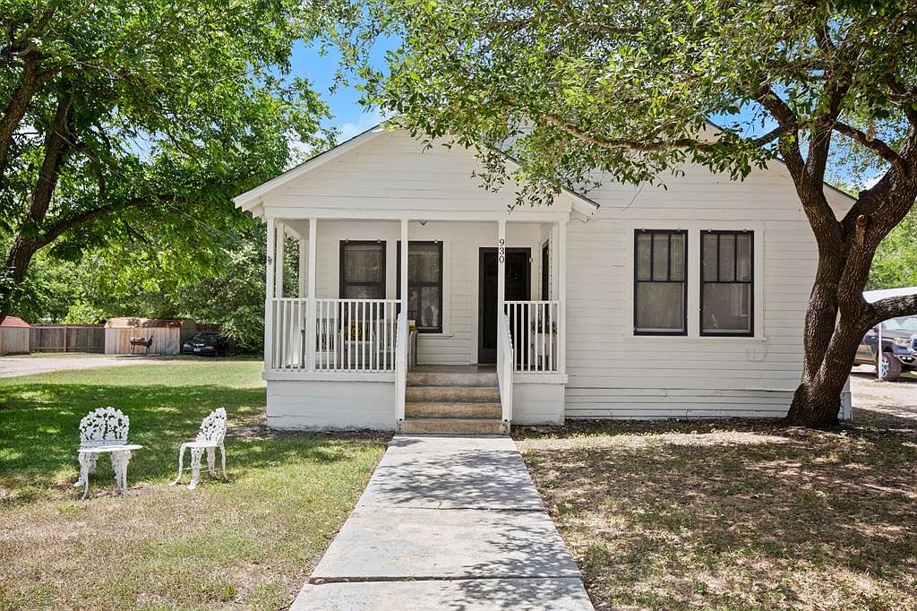 930 W San Antonio St, Lockhart, TX 78644 Zillow
