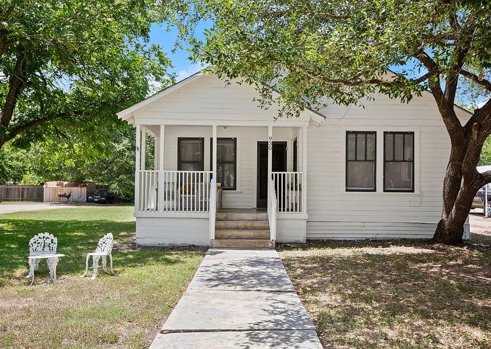 1st image of 930 W San Antonio St