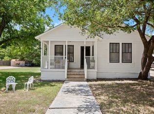 930 W San Antonio St, Lockhart, TX 78644