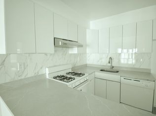 42-31 Colden St #R6A, Flushing, NY 11355