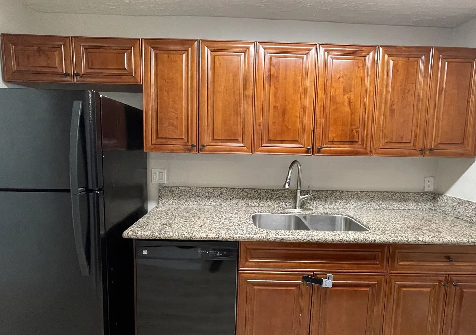 Charming 3-Bedroom with Spacious Living in Lantana! — Photo 3