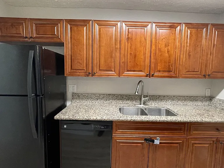 116 E Central Blvd — Photo 3