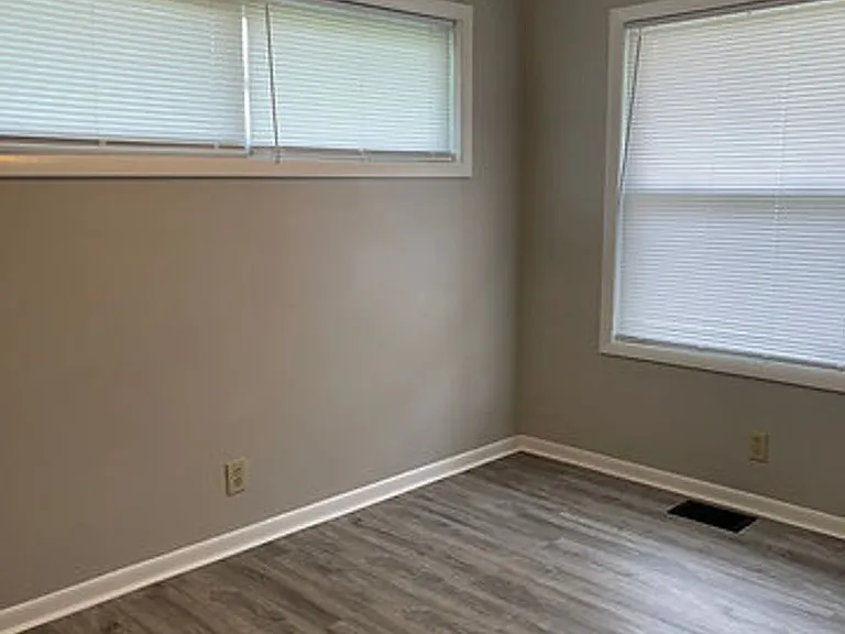 313 N College Ave — Photo 8