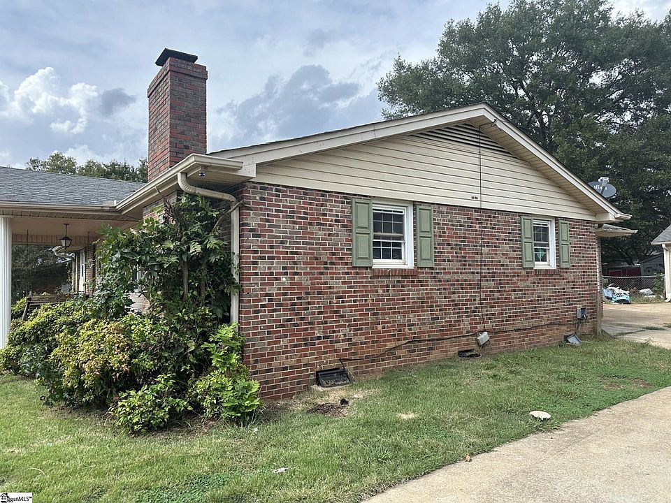 2nd image of 302 West Rd