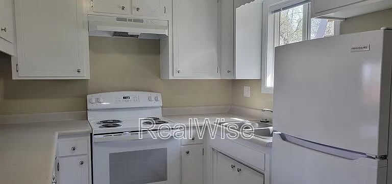 719 SW Bridge St — Photo 10