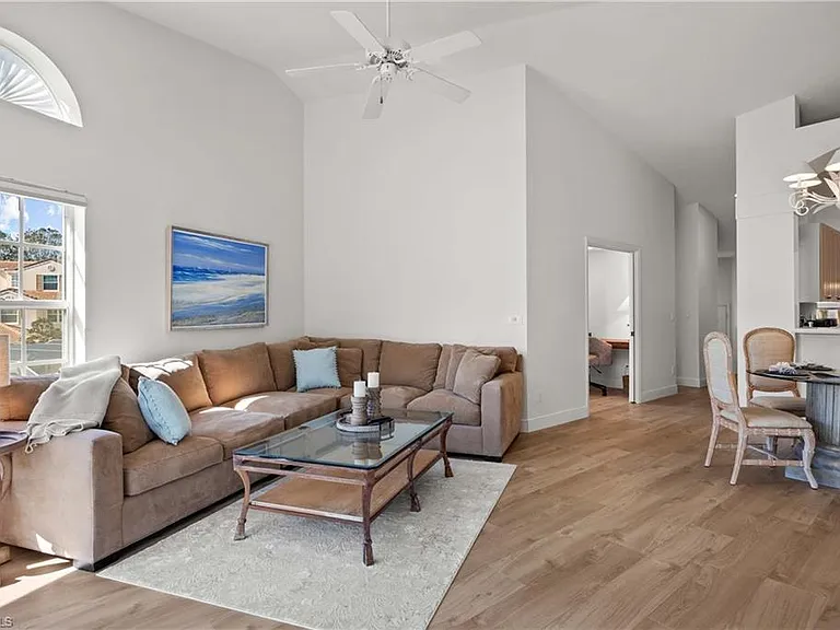 8415 Excalibur Cir #B10 — Photo 5