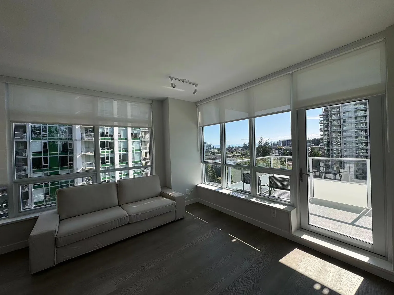 2 bed, 917 sqft, $4,000 — Photo 2
