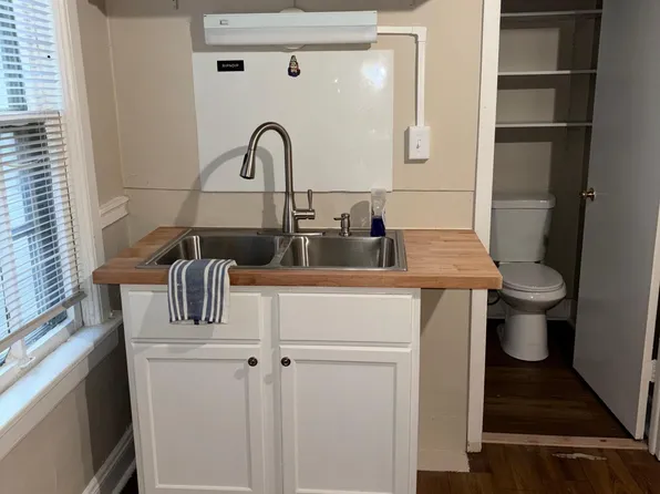 1136 E Kane Pl #A, Milwaukee, WI 53202