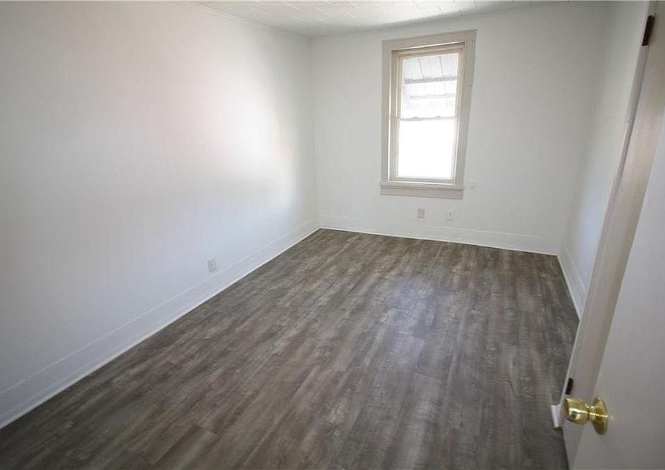 Bedroom 1, large closet