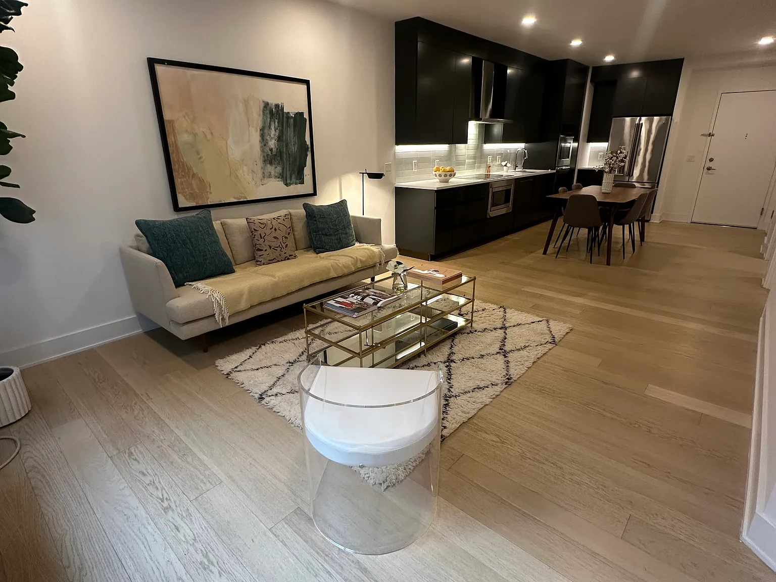 2 bed, 1200 sqft, $3,795 — Photo 2