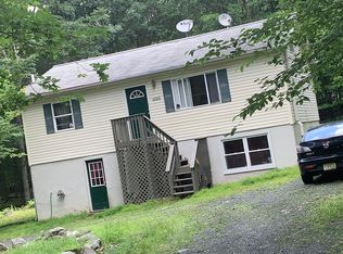 1204 Bear Dr, Bushkill, PA 18324