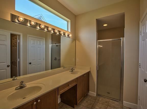 3rd image of 3037 Dickinson Dr