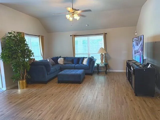 1330 Yucca Mountain Dr — Photo 4