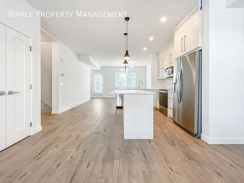 Calgary Townhouse for rent - 3 Bedrooms — photo 6