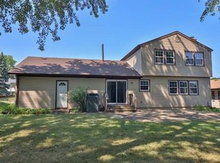 19 Whitehall Ct, Buffalo Grove, IL 60089