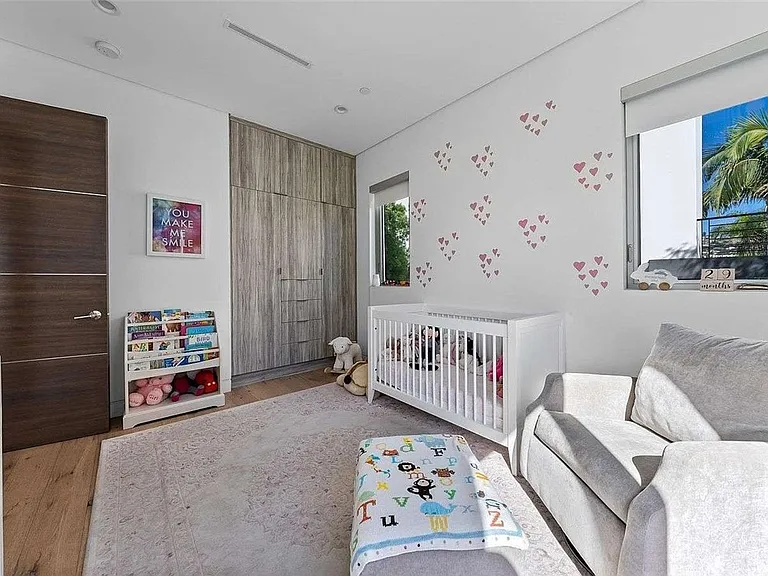 801 N Kilkea Dr — Photo 10