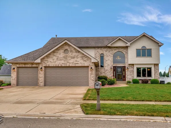 900 Coyote Trl, Manteno, IL 60950