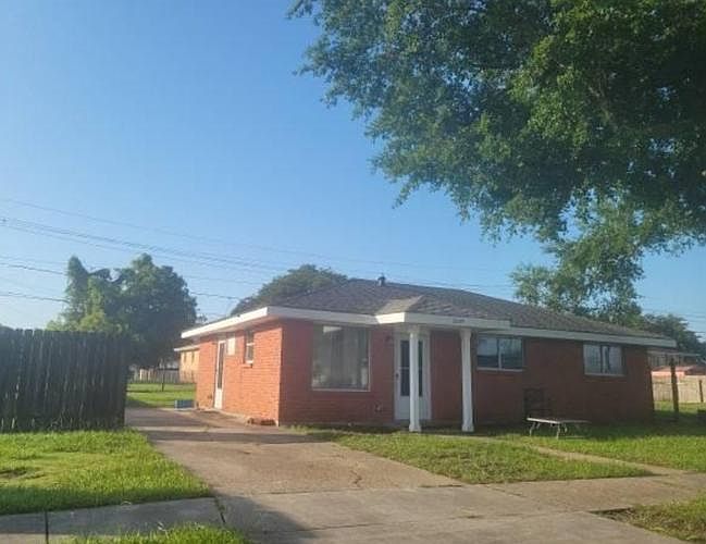 1st image of 2229 Kenneth Dr