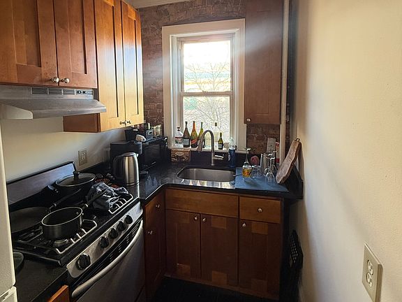 2nd image of 40 Hemenway St #12